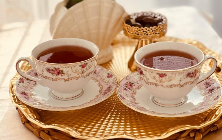 Tea has a way of slowing life down. There’s something comforting about listening to that soft rumble as the kettle warms, feeling the steam rise, and finally taking that first sip.