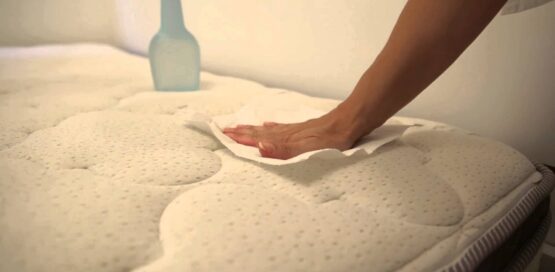sanitizing-mattress-with-sanitizer.